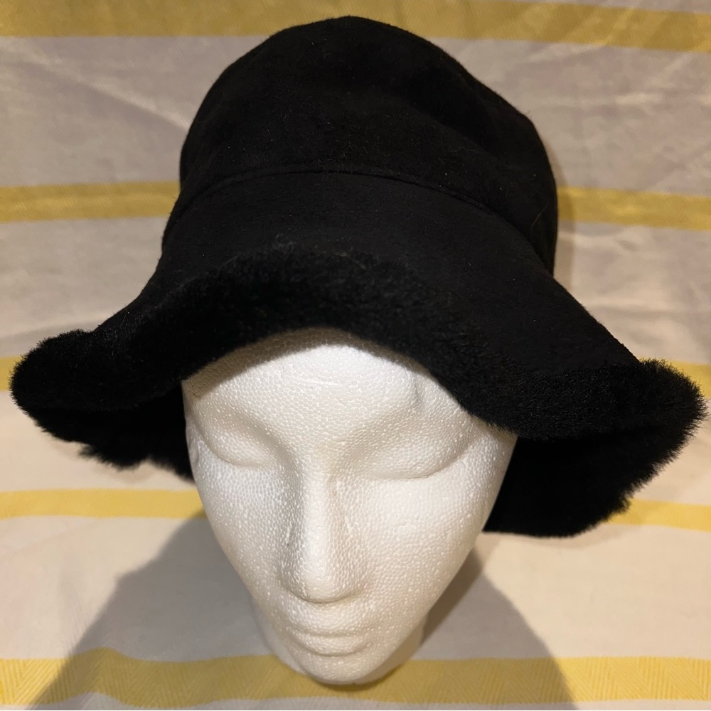 Grevi Black Bucket Hat with Faux Fur Trim